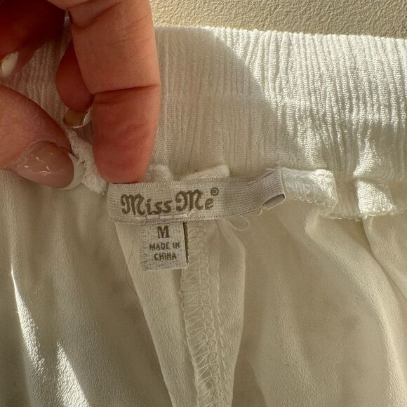 White Lacee short size small - Picture 3 of 3